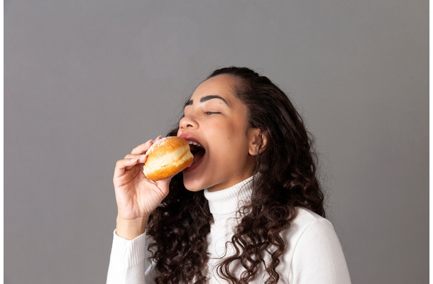 お育ちに差が出る「パンの食べ方」。常識ある大人は当然に身につけているテーブルマナー【2025年度ベスト記事セレクション】