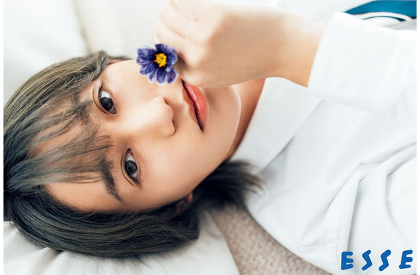 橋本涼「ESSE」3月号「男と花」（画像提供：扶桑社）