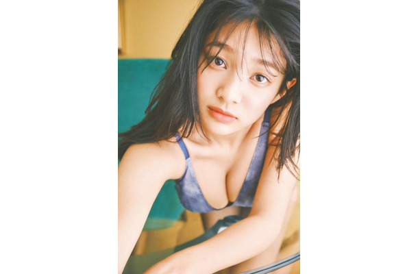 虹咲カリナ、美ボディが眩しい水着SHOT披露！18歳のあどけなさ＆エキゾチックな美しさで魅せる