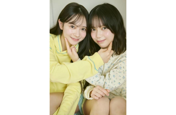 AKB48伊藤百花＆川村結衣、お互いの頬に触れてにっこり！仲良しコンビが魅力を存分に発揮