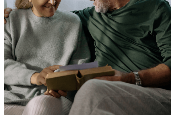 トランスジェンダーの19歳の孫 祖父母に”本当の性”を打ち明けると⇒「あなたが男の子でも…」返ってきた言葉に涙