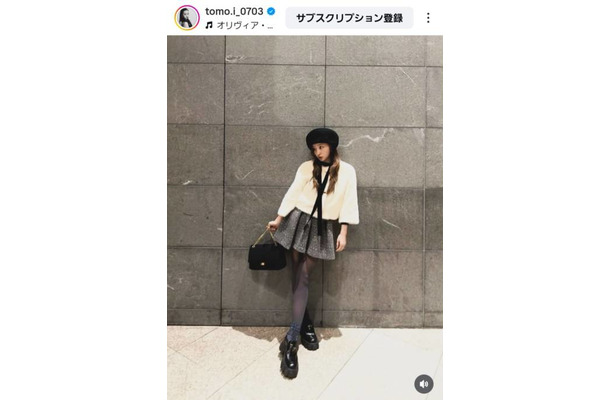 板野友美、ほっそり美脚の際立つミニスカ×タイツSHOTに反響「スタイル良すぎ」「似合ってるね」