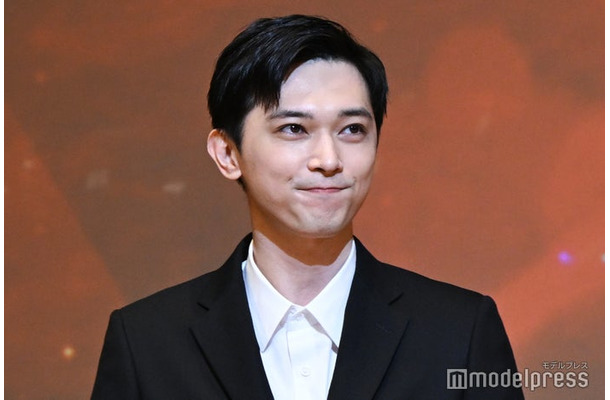 「国宝」チームのお祝いに駆けつけた吉沢亮（C）モデルプレス