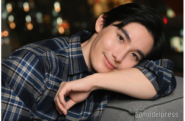 モデルプレスのインタビューに応じたイザヤ（C）モデルプレス