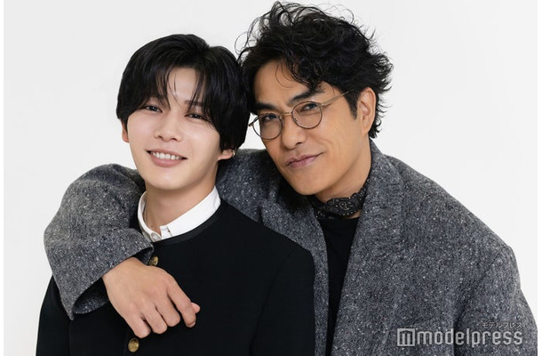 モデルプレスのインタビューに応じた長尾謙杜＆北村一輝（C）モデルプレス