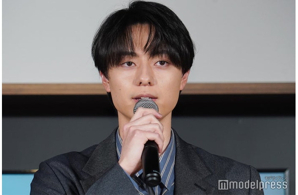 シーズン1を見返して復習していた作間龍斗(C)モデルプレス