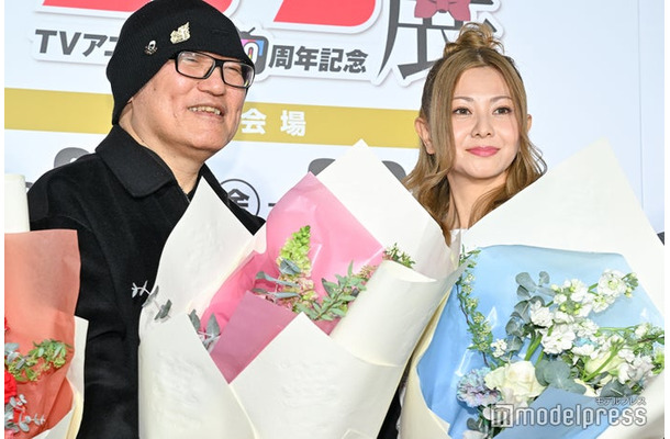 「放送30周年記念 TVアニメ『名探偵コナン展』」開催記念セレモニーに出席した青山剛昌氏、倉木麻衣（C）モデルプレス