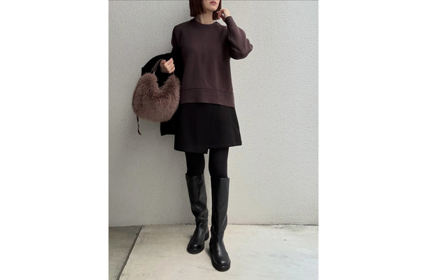 冬の装いをアップデート。ミニ丈スコート×ロングブーツで作る最旬バランス【40代の毎日コーデ】