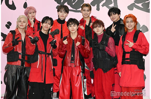 超特急(前列左から) カイ、リョウガ、タクヤ、ユーキ、タカシ(後列左から)シューヤ、マサヒロ、アロハ、ハル(C)モデルプレス