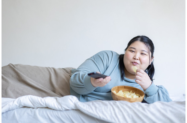 甘いものがやめられない…更年期の女性がやりがち!実は「避けたほうがいい食べ方」とは?【栄養専門医が解説】