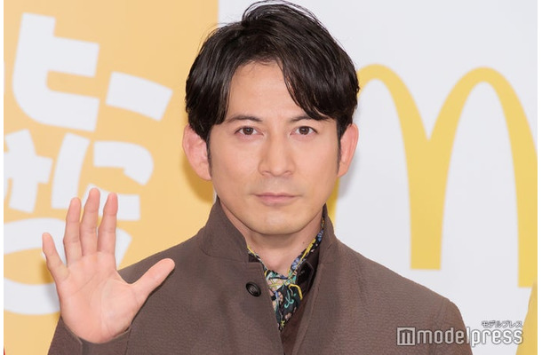 発表イベントに出席した岡田准一（C）モデルプレス