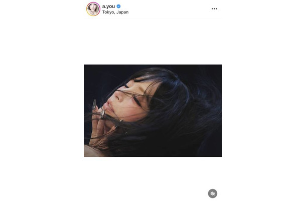 「女神すぎん?」浜崎あゆみ、落ち着いたカラーのロングヘア美麗SHOTに反響「ビジュ良すぎ」