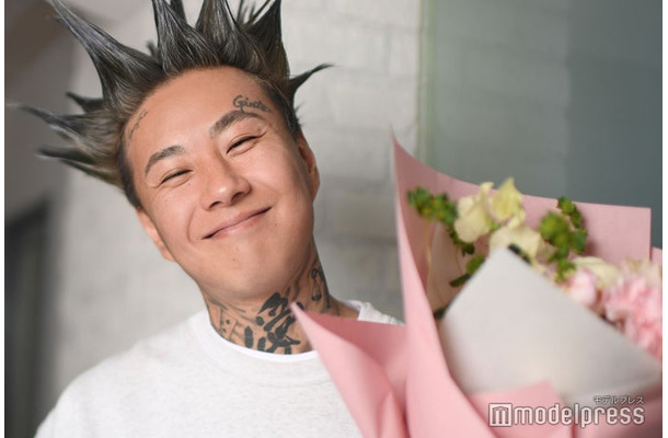 モデルプレスのインタビューに応えたGINTA(DJ銀太)(C)モデルプレス