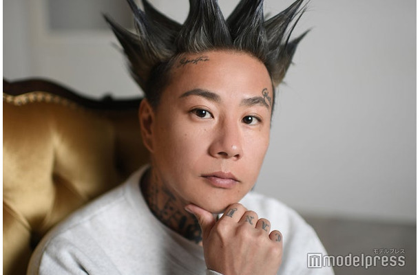 モデルプレスのインタビューに応えたGINTA（DJ銀太）（C）モデルプレス