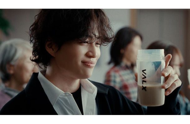 菊池風磨／新WEB CM「VALX プロテインをどうしても教えたい」編（提供写真）