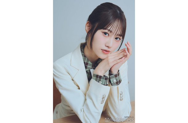 モデルプレスのインタビューに応じた向井純葉（C）モデルプレス