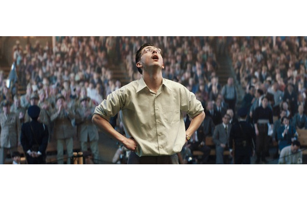 『マーティ・シュプリーム 世界をつかめ』© 2025 ITTF Rights LLC. All Rights Reserved.