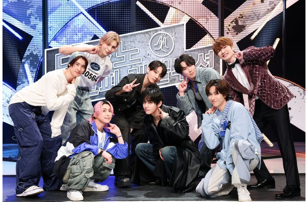 (前列左から)佐久間大介、V、阿部亮平(後列左から)向井康二、ラウール、JUNG KOOK、宮舘涼太、深澤辰哉 (C)TBS