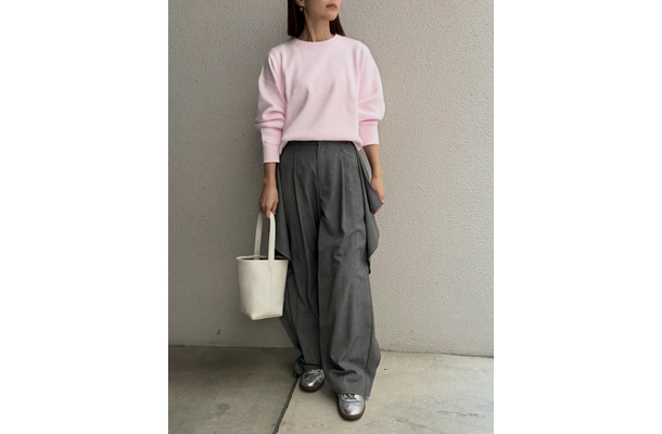 今、選びたいのはこんな色！【ユニクロ】のピンクニットでつくる春の洗練スタイル。【40代の毎日コーデ】