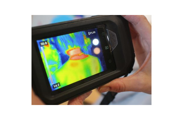 47歳スタイリストが「身に着けた瞬間、首の血流アップが”見える化”した」衝撃の神アイテムを体験レビュー