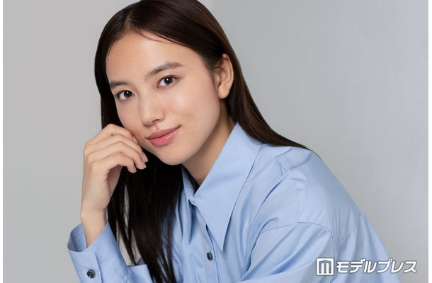 モデルプレスらのインタビューに応じた清原果耶(C)モデルプレス