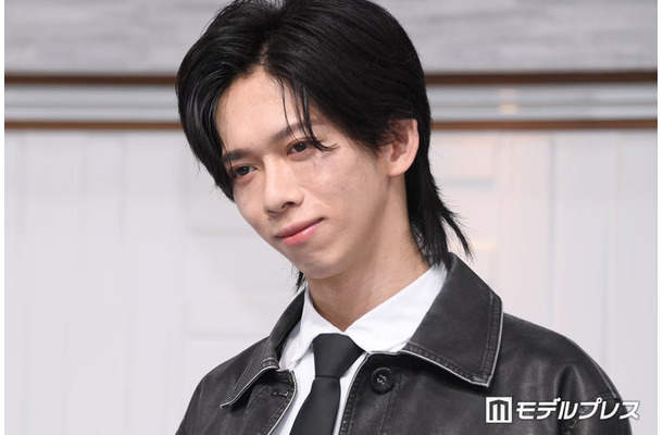 役ではハイスペックイケメン課長、超特急ではヒキオタニートな船津稜雅（C）モデルプレス