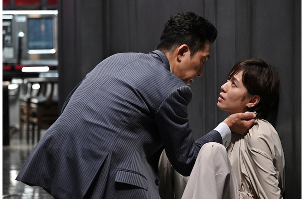 北村有起哉、戸田恵梨香「リブート」最終話(C)TBS