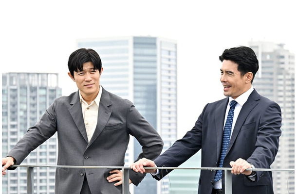鈴木亮平、伊藤英明「リブート」最終話（C）TBS