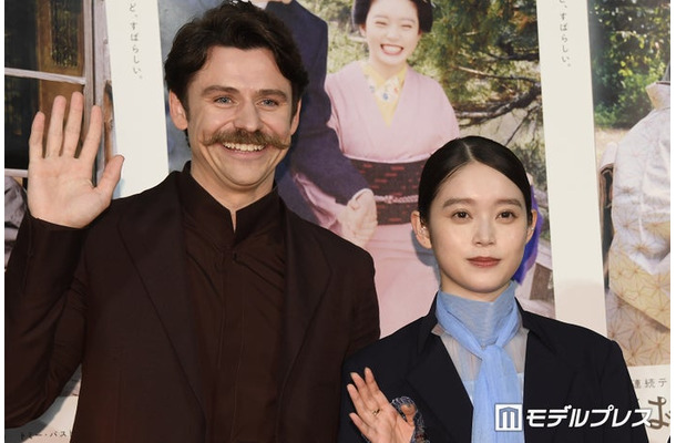 トミー・バストウ、高石あかり（C）モデルプレス