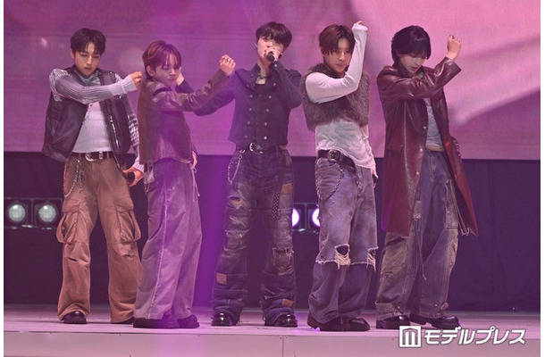 STARGLOW（C）モデルプレス