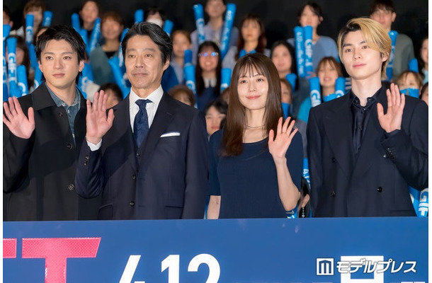 （左から）「ＧＩＦＴ」第1話プレミア試写＆スペシャル舞台挨拶に出席した山田裕貴、堤真一、有村架純、本田響矢（C）モデルプレス