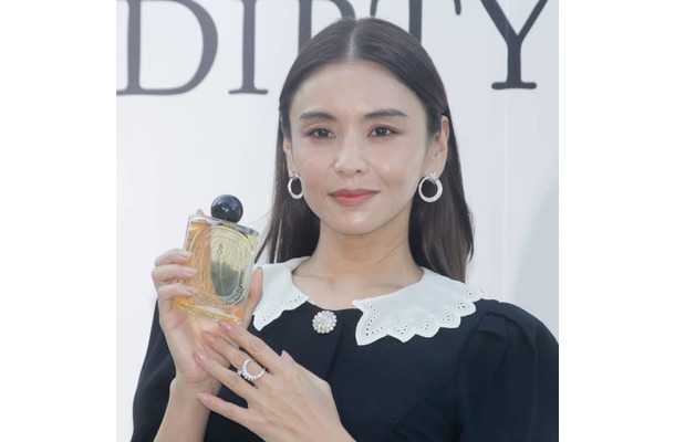 滝沢眞規子、ストレートヘアが仕上がるドライヤーを紹介「次の日全然楽」