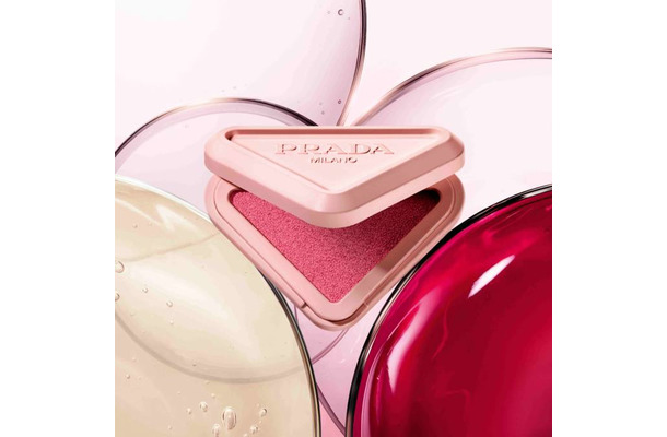 プラダ ビューティ、透ける血色感を叶える新チーク「プラダ タッチ」登場