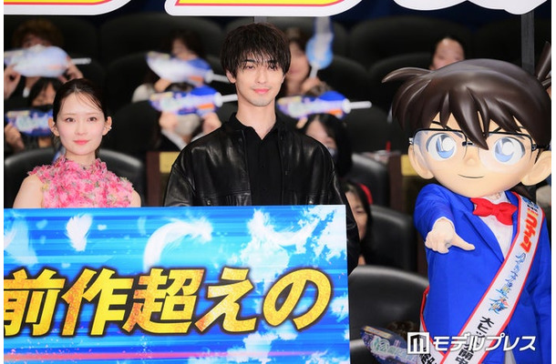 「名探偵コナン ハイウェイの堕天使」公開記念舞台挨拶に出席した畑芽育、横浜流星、コナン(C)モデルプレス
