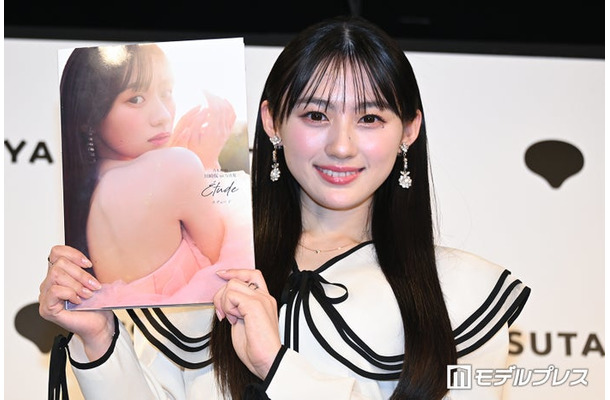 1st写真集「エチュード」発売記念記者会見に出席した川崎桜（C）モデルプレス