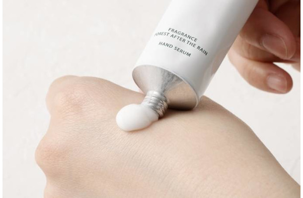 NAIA、“守る”発想のハンド美容液「雨上がりの森の香り」発売