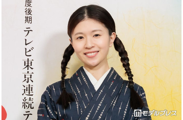 囲み取材に出席した松田好花（C）モデルプレス