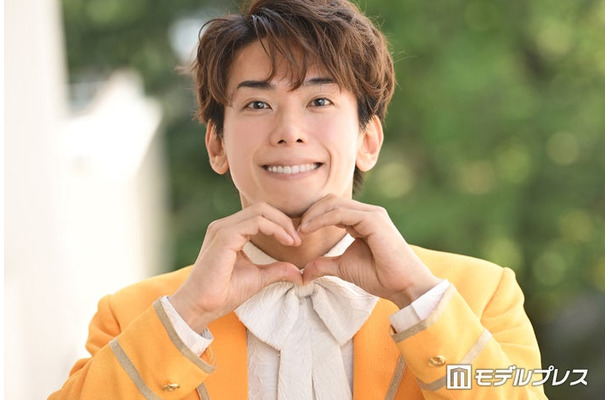 モデルプレスの取材に応じたじん（C）モデルプレス
