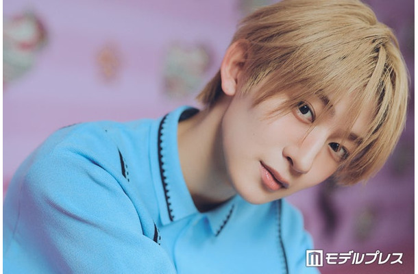 モデルプレスのインタビューに応じたNAOYA（MAZZEL）（C）モデルプレス