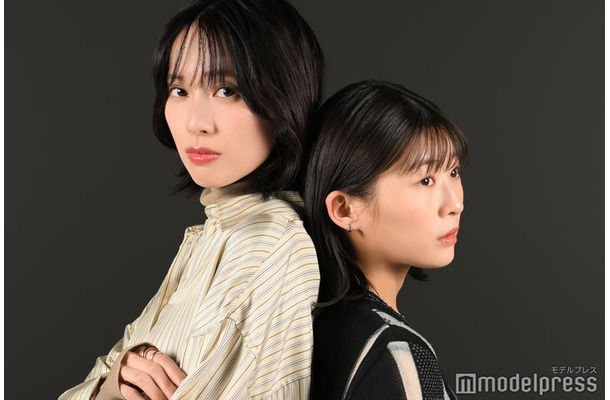 モデルプレスのインタビューに応じた戸田恵梨香、伊藤沙莉(C)モデルプレス