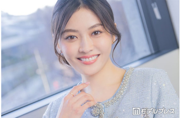 モデルプレスのインタビューに応じた平松里菜（C）モデルプレス