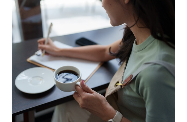 昼寝は仕事効率を34%上げる!何分寝るのが最適?コーヒーで同僚への「面倒見」がよくなる⁉ 【科学的に証明された、脳が冴えるルーティン】