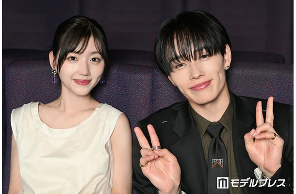 インタビューに応じた佐々木美玲、森次政裕（C）モデルプレス