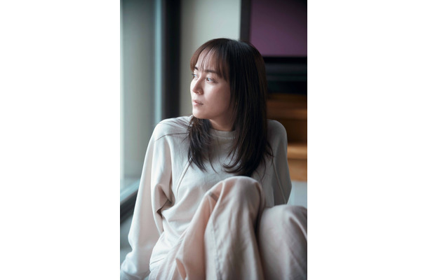 比嘉愛未/撮影:三宮幹史/『比嘉愛未エッセイ集 またね。』(6月10日発売/講談社)より