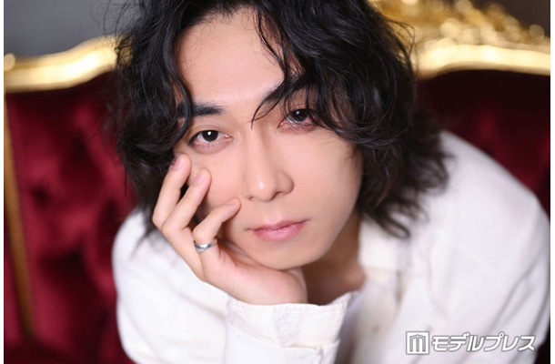 モデルプレスのインタビューに応じた渋谷謙人（C）モデルプレス