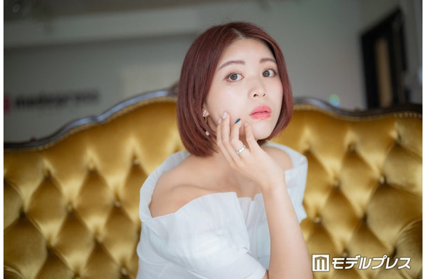 モデルプレスのインタビューに応じたしろ（C）モデルプレス