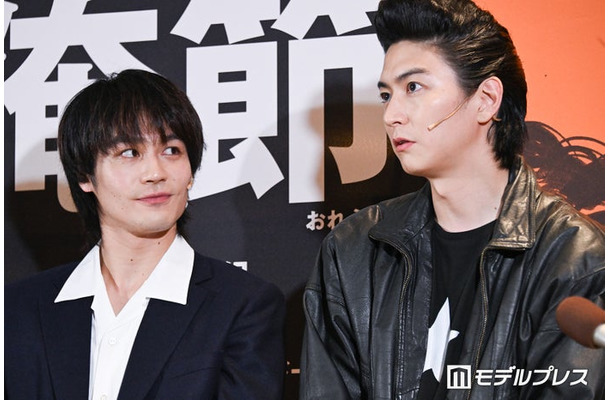 「僕にも構ってください！」とアピールする松田元太、「あんまり（子どもと）張り合うなよ（笑）」とツッコむ稲葉友（C）モデルプレス