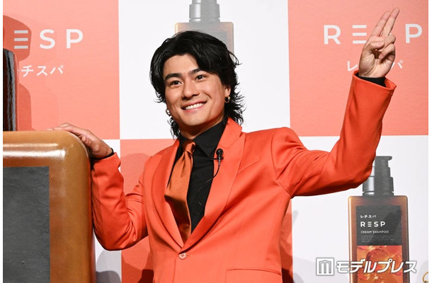 記者に「ここまで（左手が）行きますよ！」と画角の確認をしていた森本慎太郎（C）モデルプレス