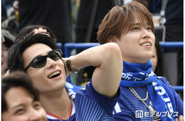 試合への熱狂が全身から溢れ出る西洸人、静かに噛みしめる白岩瑠姫（C）モデルプレス