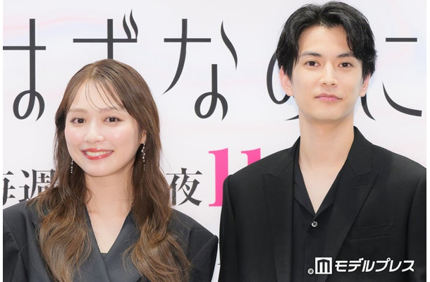 「夫を殺したはずなのに」記者会見に登場した内田理央、渡邊圭祐（C）モデルプレス
